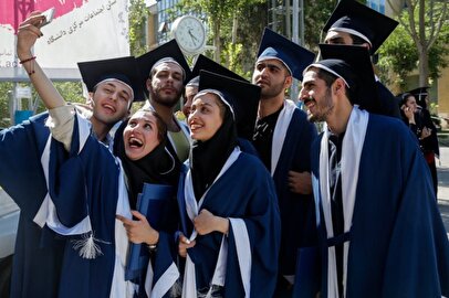 رقص دختران دانشجو در حضور رئیس دانشگاه علامه + فیلم